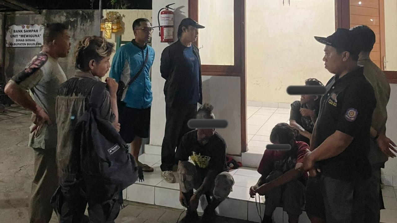Satpol PP Buleleng Respons Aduan Warga Anak Punk Kedapatan Mengamen di Kawasan Catus Pata Peken Buleleng