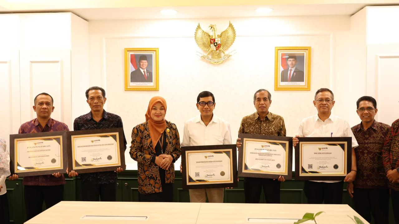 Pemkot Denpasar Raih Penghargaan WBK dan WBBM 2025 dari KemenPAN-RB