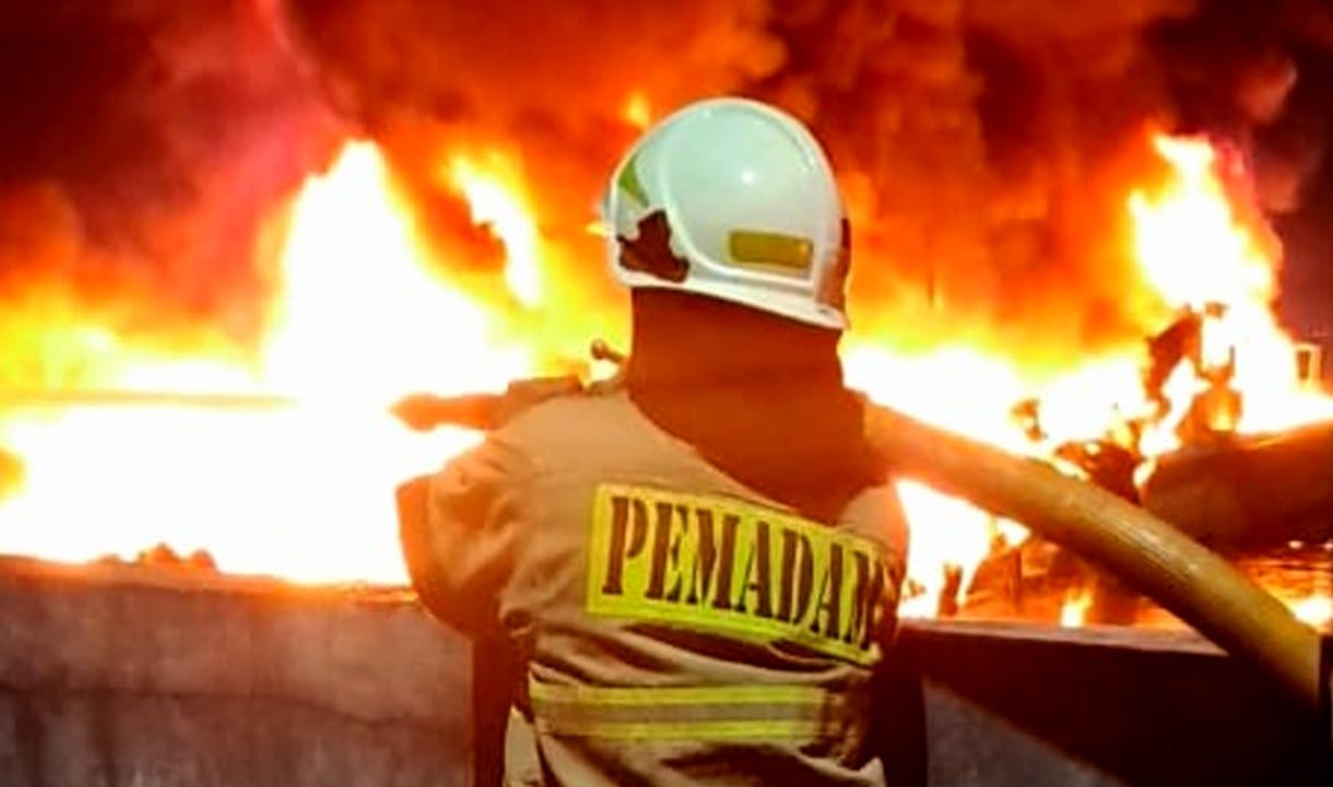 Apes! Gegara Lupa Matikan Dupa, Rumah Warga di Karangasem Terbakar