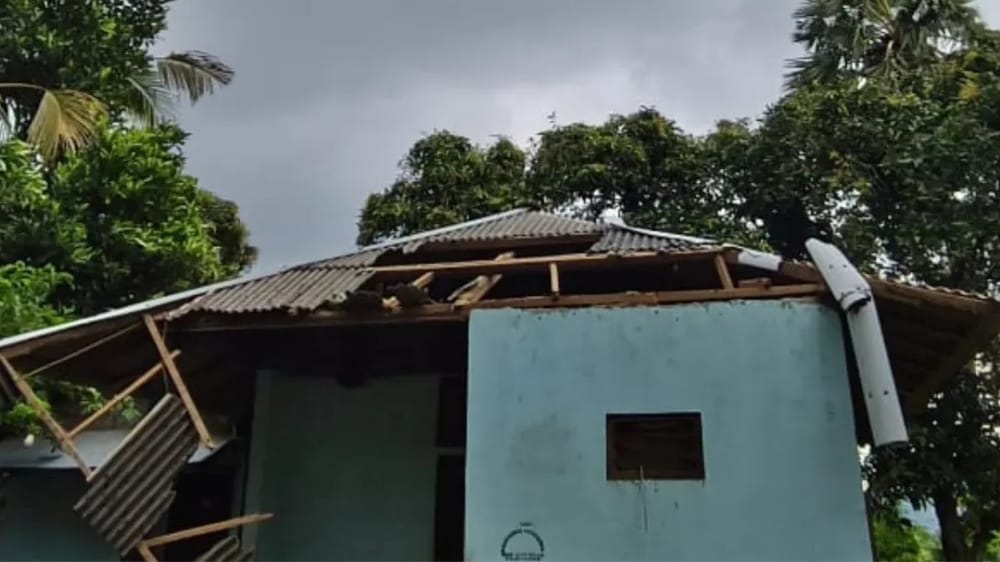 Angin Kencang Selasa Malam Picu Pohon Tumbang di Sejumlah Titik Buleleng