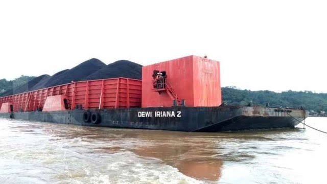 Viral! Kapal Tambang Nikel di Raja Ampat Diduga Milik Keluarga Jokowi, Bahlil Langsung Buka Suara