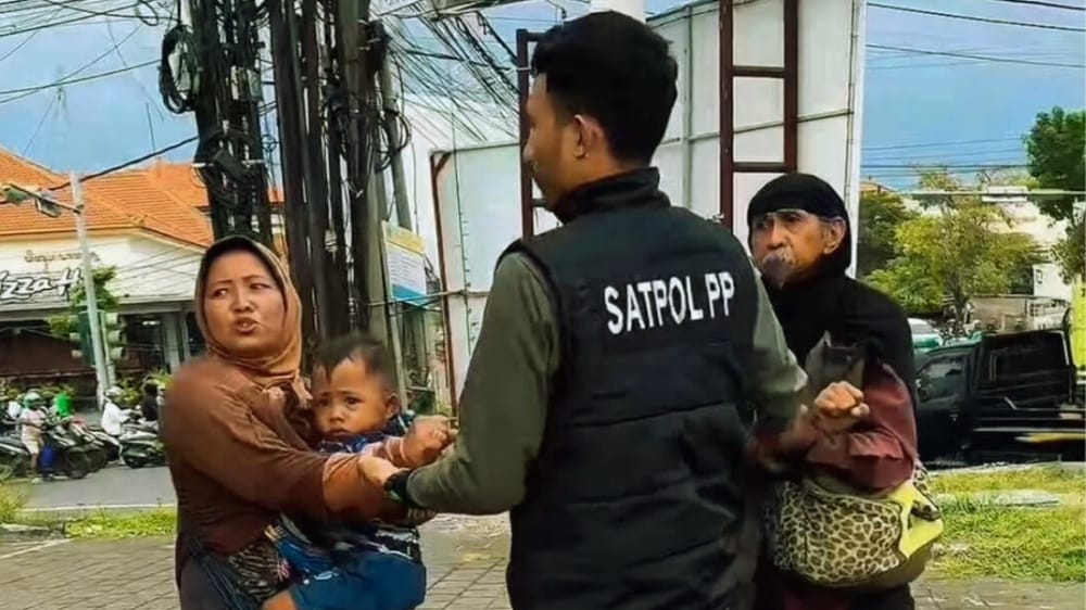 Jaga Ketertiban Kota, Satpol PP Denpasar Amankan 18 Pengemis dan Pengamen