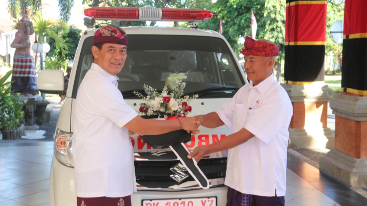 Wabup Buleleng Serahkan Satu Unit Ambulan untuk PMI Sebagai Bentuk Komitmen Tingkatkan Layanan Kemanusiaan