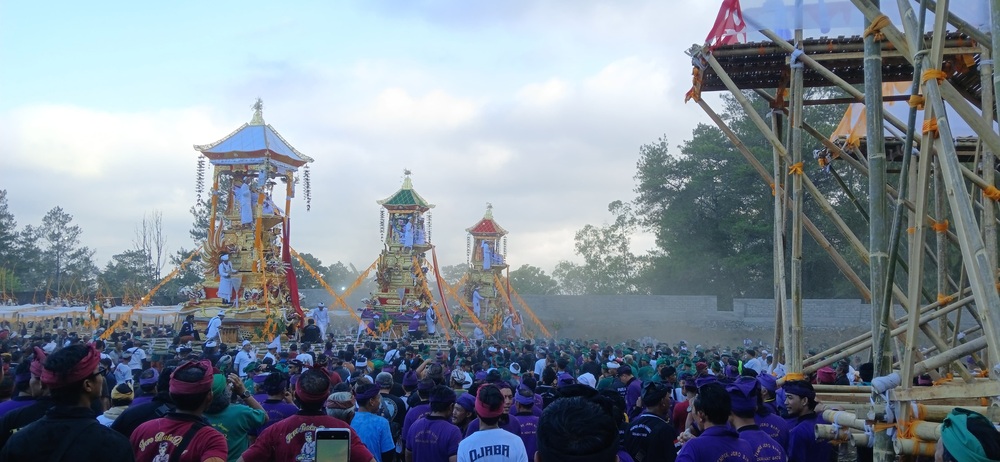Tiga Wadah Diarak dalam Puncak Ngaben Massal Desa Adat Batur