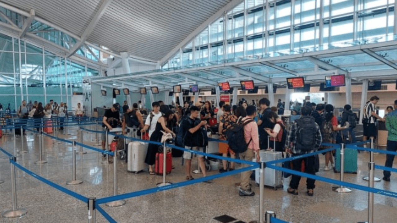 Gunung Lewotobi Laki-laki Erupsi Ini Jadwal Penerbangan Terdampak di Bandara I Gusti Ngurah Rai Bali