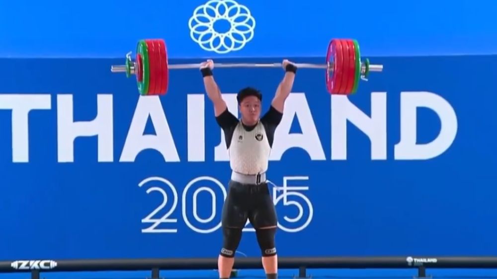Rahmat Erwin Abdullah Persembahkan Emas untuk Indonesia dari Cabor Angkat Besi SEA Games 2025