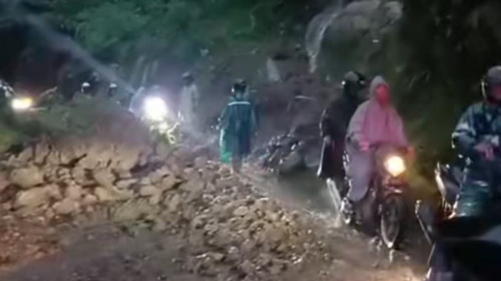 Diguyur Hujan Lebat, Sejumlah Titik di Pupuan Dilanda Longsor