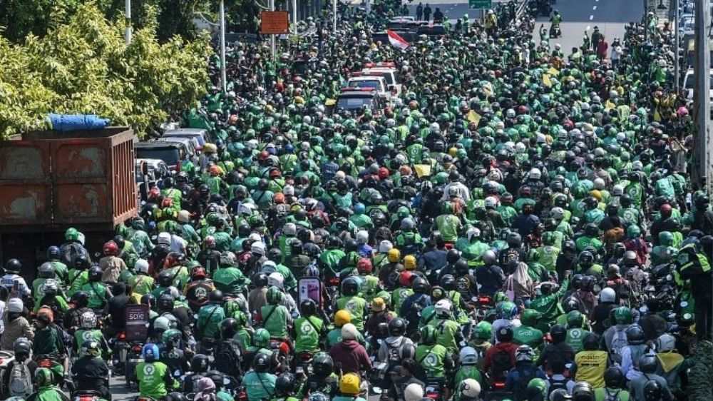 Taksi Online Bali Belum Wajib Pelat DK, Raperda ASK Masih Proses Fasilitasi