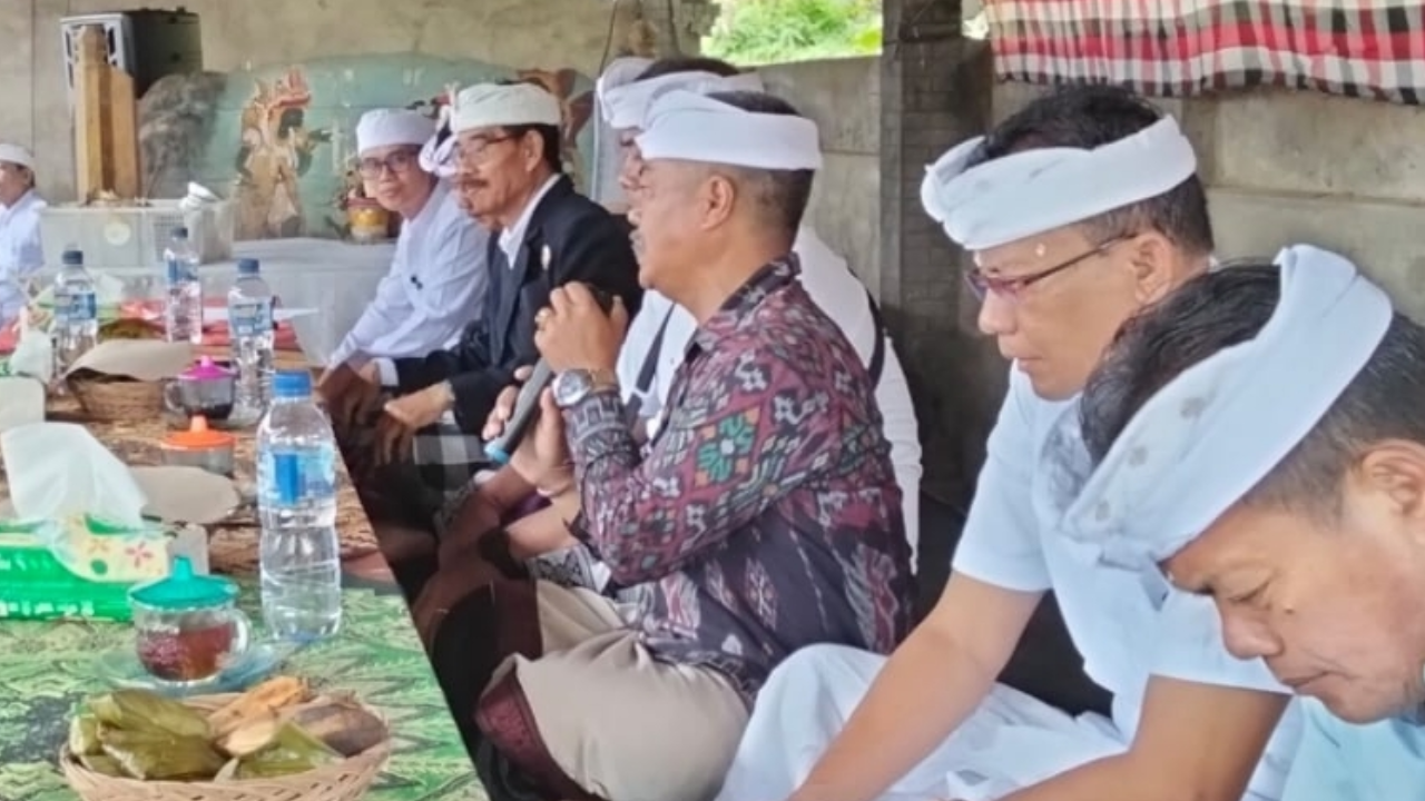 Desa Adat Sangburni Gelar Upacara Pamikukuh dan Pejaya-jayan Prajuru Masa Bakti 2026–2031