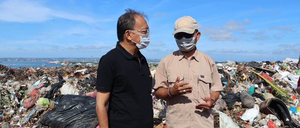 Tinjau Masalah TPA Suwung Denpasar Selatan, Gubernur Koster Akan Adukan ke Menteri LHK Hanif Faisol