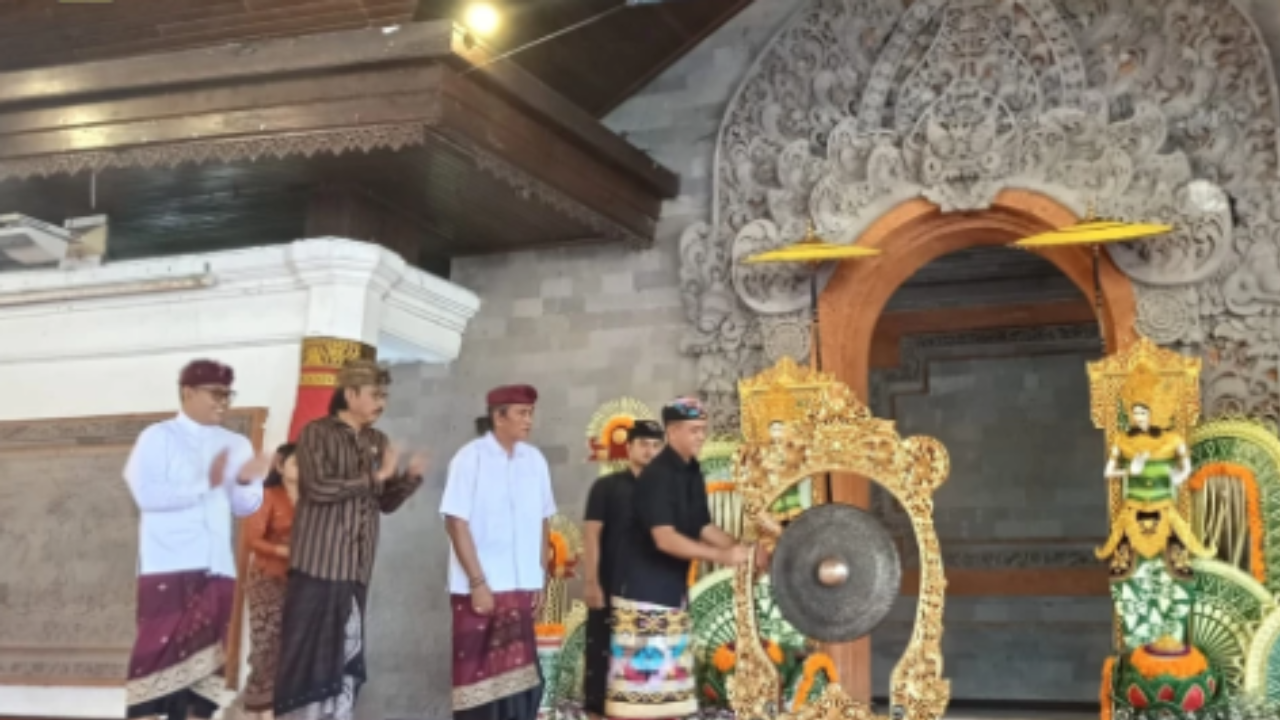 Bulan Bahasa Bali 2026 Resmi Dibuka di Gianyar, Dorong Generasi Muda Lestarikan Bahasa dan Aksara Bali