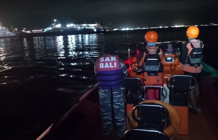 KMP Tunu Pratama Jaya Tenggelam di Selat Bali, Baru 4 Penumpang Ditemukan 