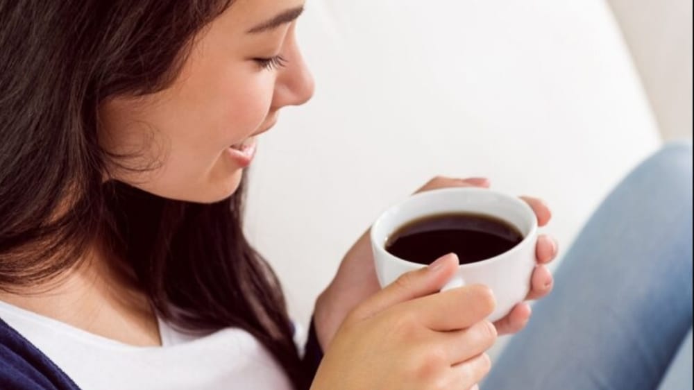 Jangan Dianggap Sepele! Kebiasaan Minum Kopi Bisa Picu Masalah Gigi