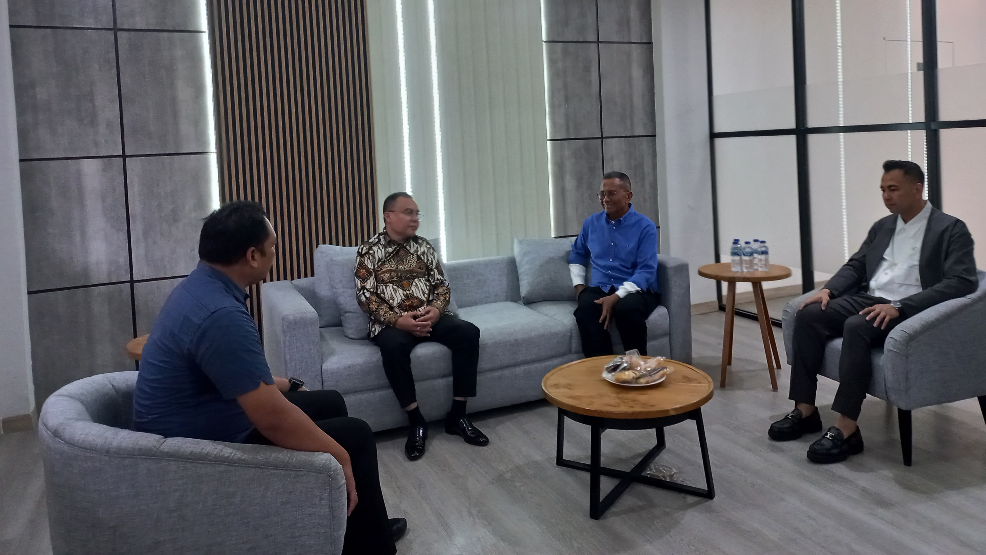 Sufmi Dasco dan Raffi Ahmad Kunjungi Kantor Disway, Ada Apa?