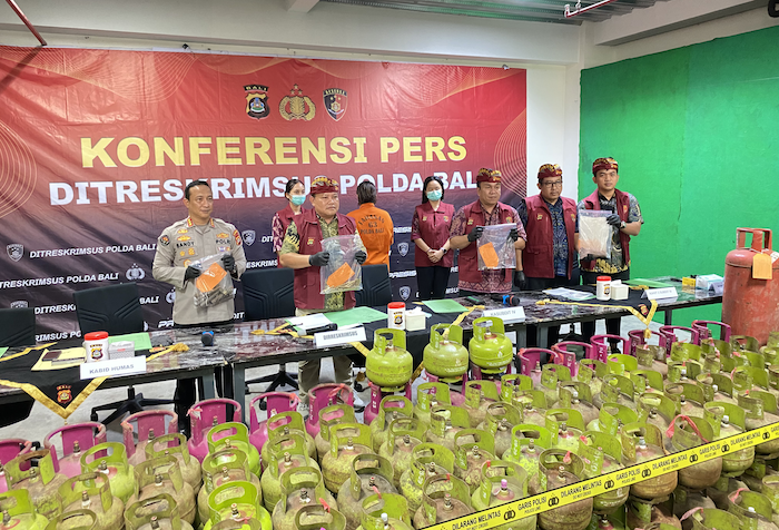 Polda Bali Bongkar Usaha Gas Oplosan di Karangasem, Pelaku Raup Keuntungan hingga Rp100 Juta per Bulan