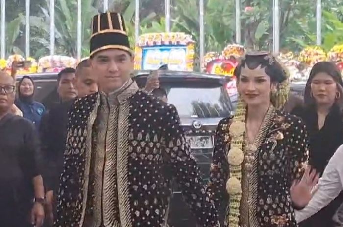 Al Ghazali dan Alyssa Daguise Tampil Serasi Gunakan Baju Adat Jawa saat Prosesi Ngunduh Mantu