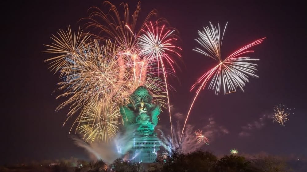 Pesta Tahun Baru di GWK Tanpa Kembang Api, Diganti Musical Laser Show