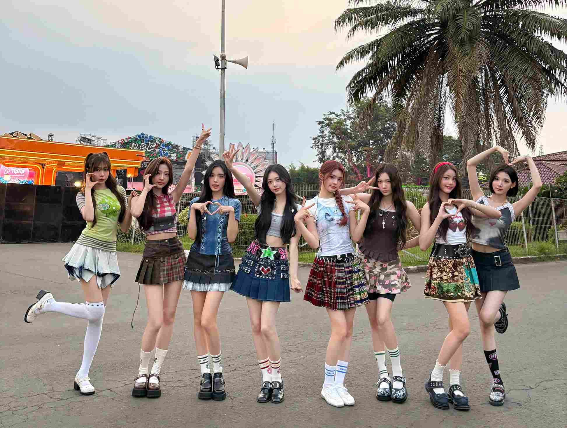 Hearts2Hearts Tampil Gemas Saat Nyanyi di Iklan Shopee 9.9 Super Shopping Day, Bikin Netizen Auto Repeat!