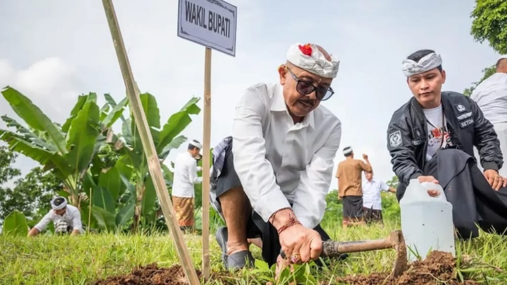 Wujud Wana Kerthi, Bangli Tanam Ratusan Pohon Sambil Ingatkan Pentingnya Harmoni Alam