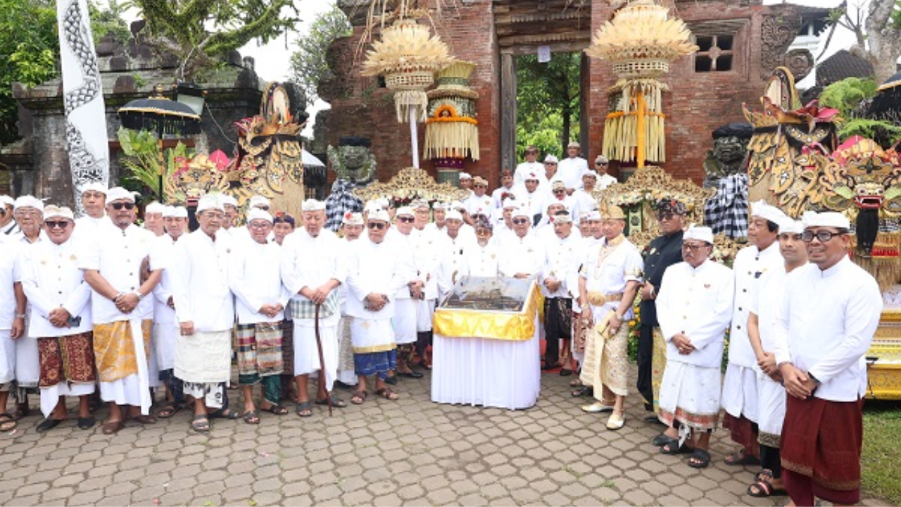 Wakil Walikota Denpasar Hadiri Karya Mamungkah di Puri Agung Jro Kuta 