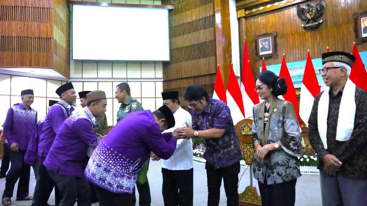 Pemprov Bali Lepas 672 Calon Jamaah Haji, Wagub Giri Prasta Beri Doa dan Dukungan Penuh