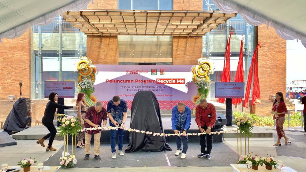 Coca-Cola System Gandeng M Mart Luncurkan 'Recycle Me' di Bali