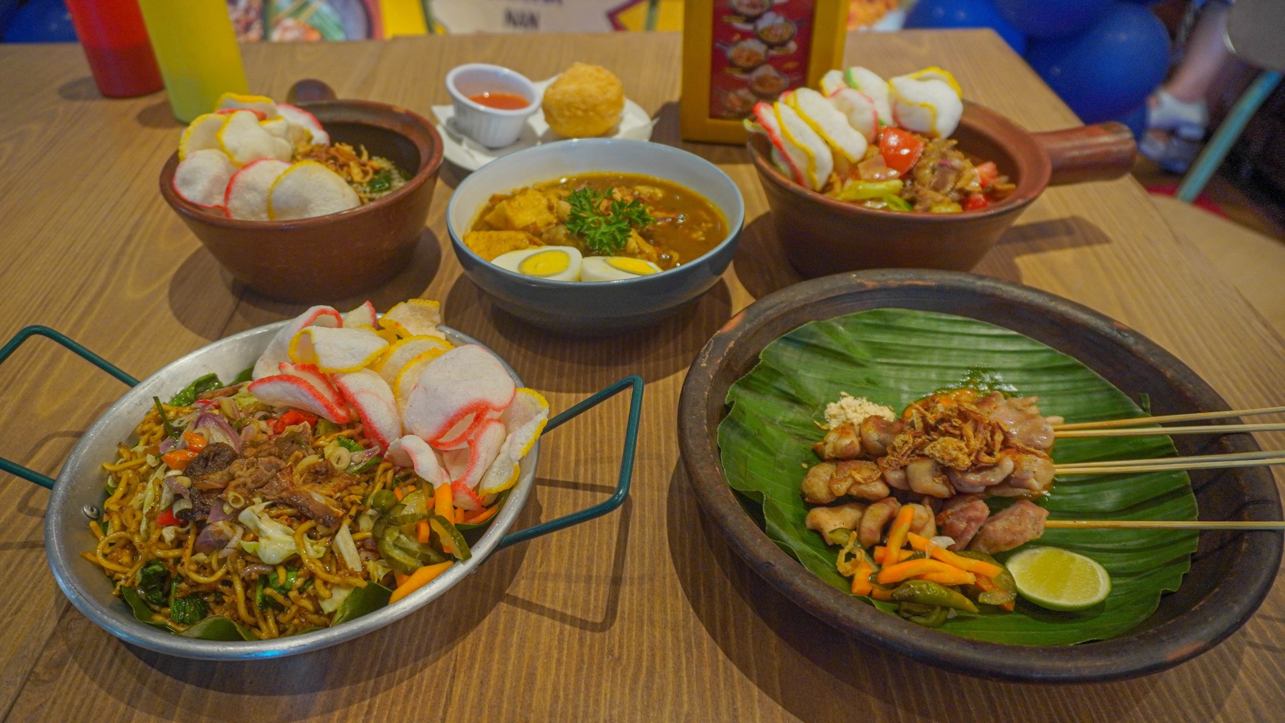 Sensasi Icip Makanan Khas Indonesia di beachwalk Kuta Bali