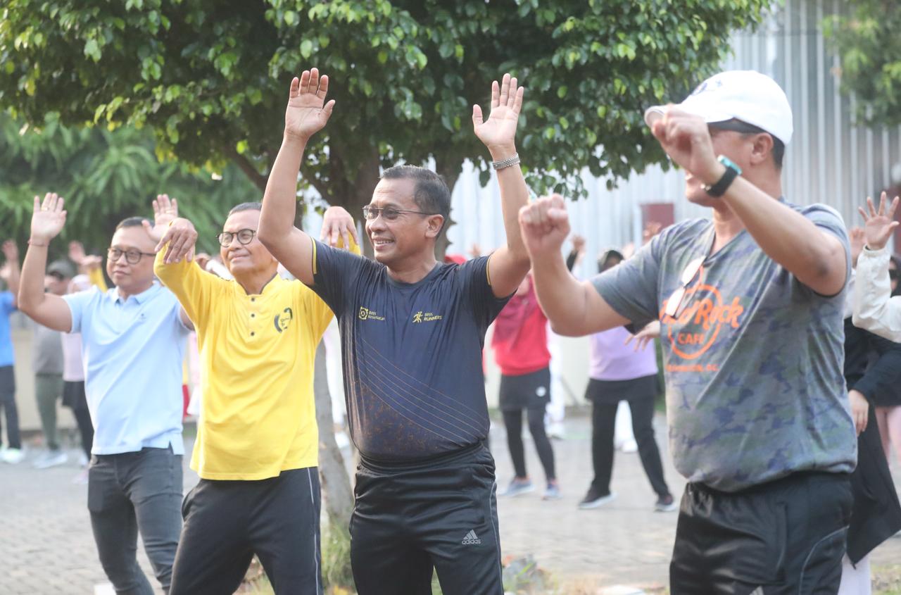 Dirut BPJS Kesehatan Ikut Senam Dahlan Iskan, Sebut Bisa Turunkan Risiko Serangan Jantung dan Diabetes