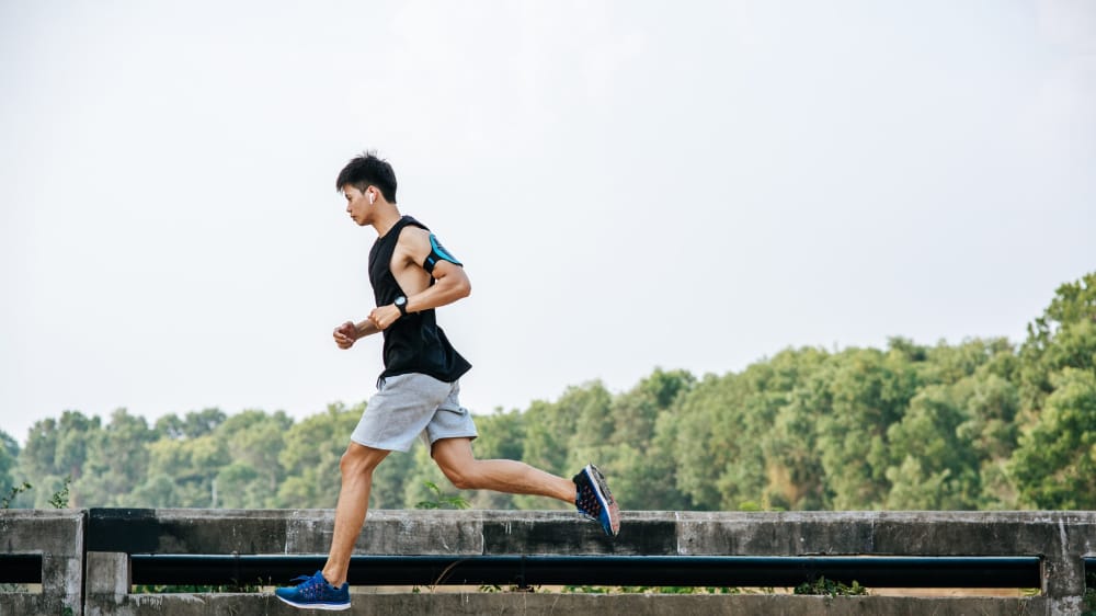 Sering Lari Tiap Hari? Waspadai Risiko Cedera Lutut Jika Baru Mulai di Usia 40-an