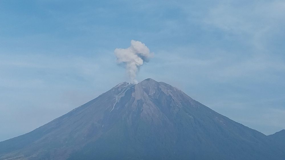Erupsi Gunung Semeru di Pagi Ini, PVMBG Imbau Warga untuk Tetap Waspada
