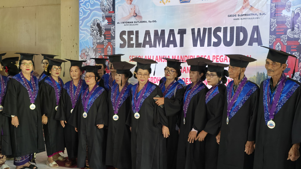64 Lansia di Buleleng Diwisuda, Bukti Komitmen Wujudkan Lansia SMART