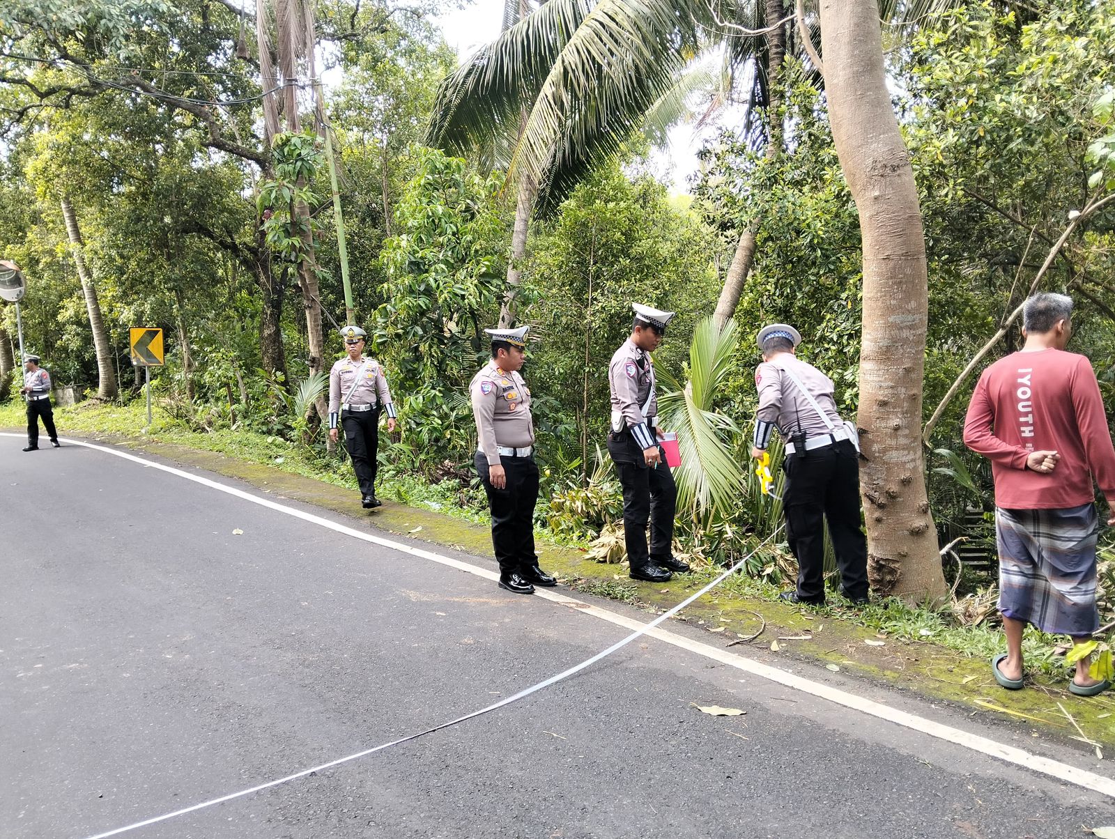 Bawa Rombongan WNA, Minibus 'Of Out Control' 5 Orang Tewas