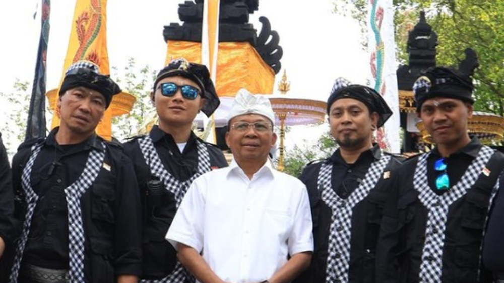 Gubernur Bali Wayan Koster Hadiri Upacara Melaspas dan Resmikan Pura Pertama di Eropa