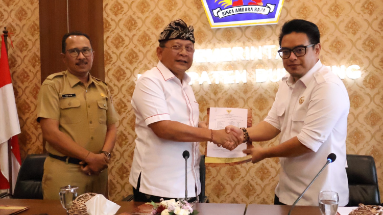 Bupati Sutjidra Sambut Pemeriksaan Kinerja Pendahuluan Penyelenggaraan Data Pokok Pendidikan TA 2024–2025
