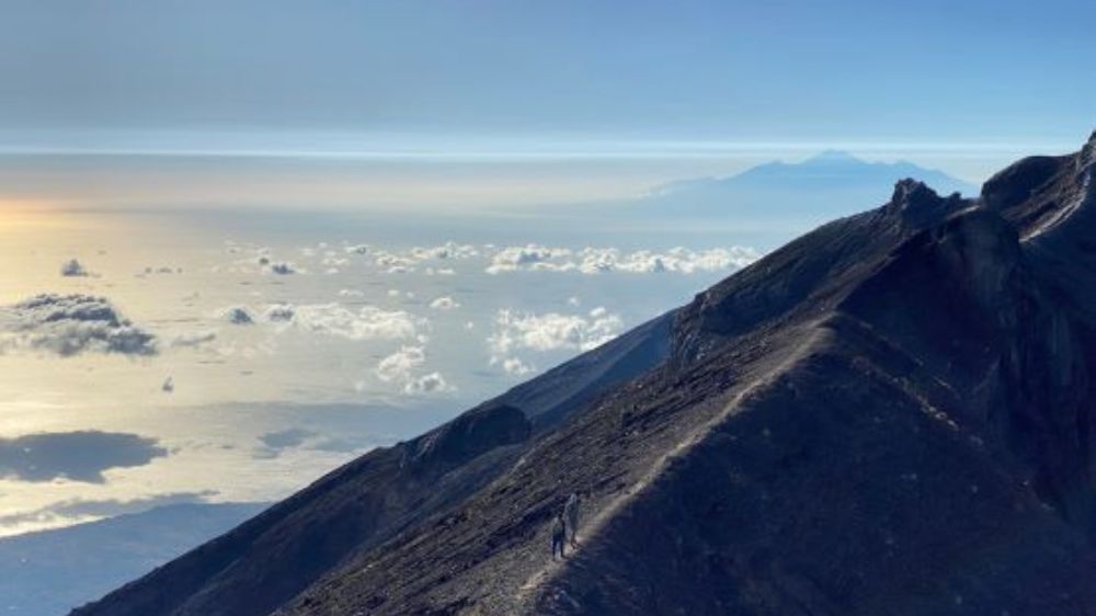 Pengumuman Resmi, Jalur Pendakian Gunung Agung Ditutup Sementara saat Pujawali di Pura Pasar Agung