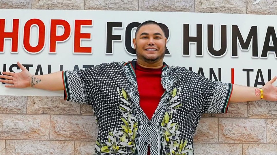 Masya Allah! Ivan Gunawan Sumbang Rp900 Juta untuk Palestina dari Hasil Jual Hijab