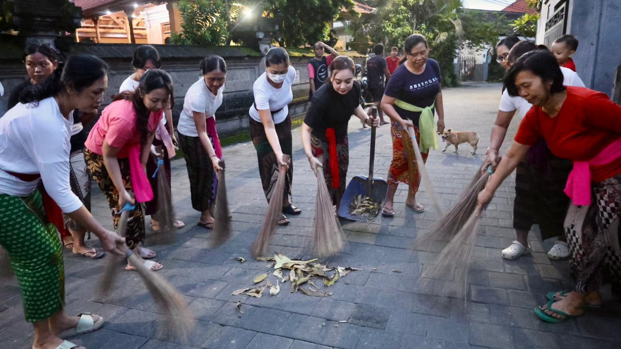 Optimalisasi 10 Program Pokok PKK dan 6 SPM Posyandu Berbasis Budaya Lokal di Dua Titik