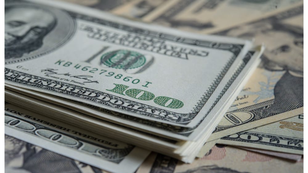 Dolar AS Bergerak Naik, Rupiah Masih Bertahan di Zona Negatif