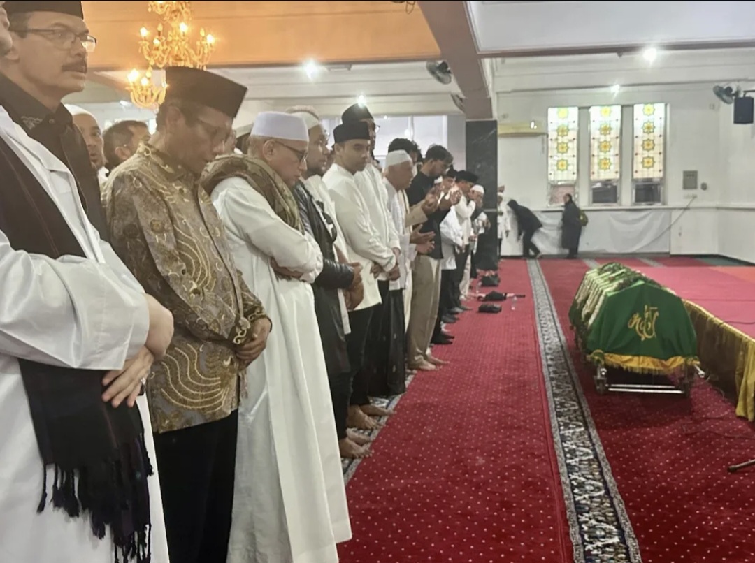 Mahfud MD Ikut Sholatkan Jenazah dan Doakan Suami Najwa Shihab: Selamat Jalan Sahabat yang Baik