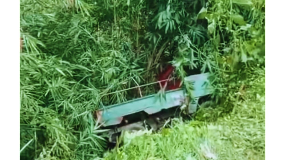 Truk Pengangkut LPG Masuk Jurang di Jalur Senganan–Apuan, Dua Kendaraan Terlibat Senggolan