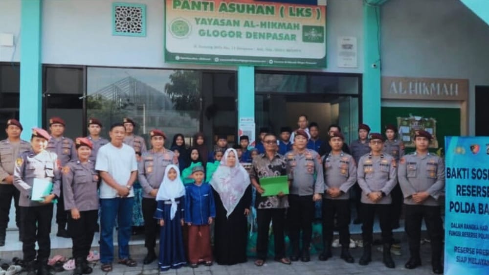 Dirresnarkoba Polda Bali Pimpin Pembagian Sembako dalam Rangka HUT Reserse Polri