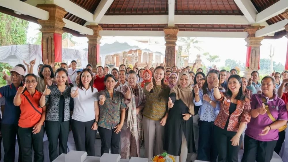 GOW Badung Gelar Pelatihan Garnish dan Fruit Carving untuk Perempuan Desa Carangsari