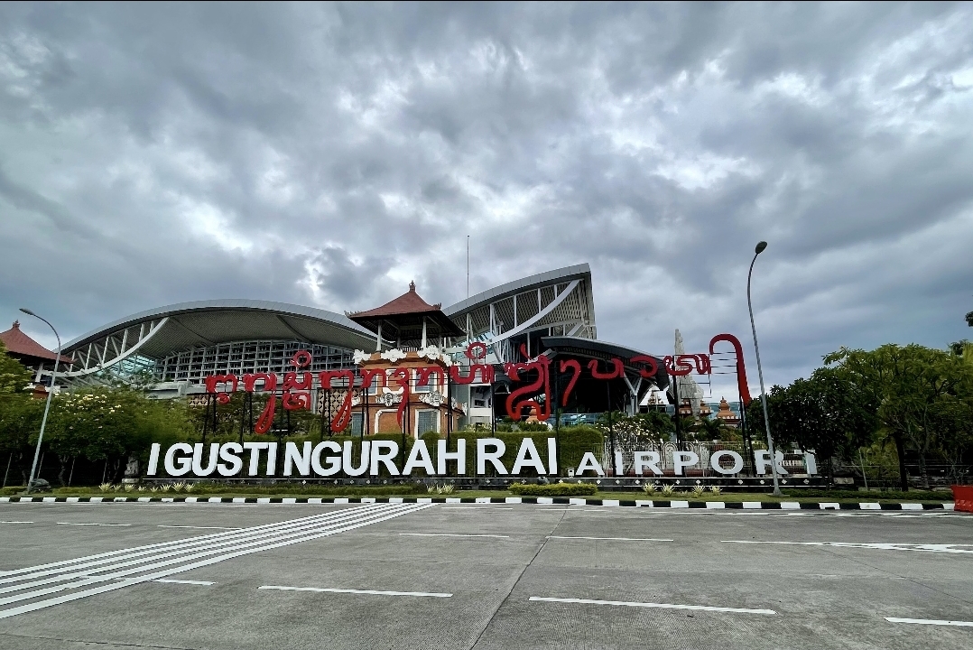 Bandara I Gusti Ngurah Rai Dipadati Pengunjung Selama Libur Panjang, Diprediksi Capai 70 Ribu Penumpang