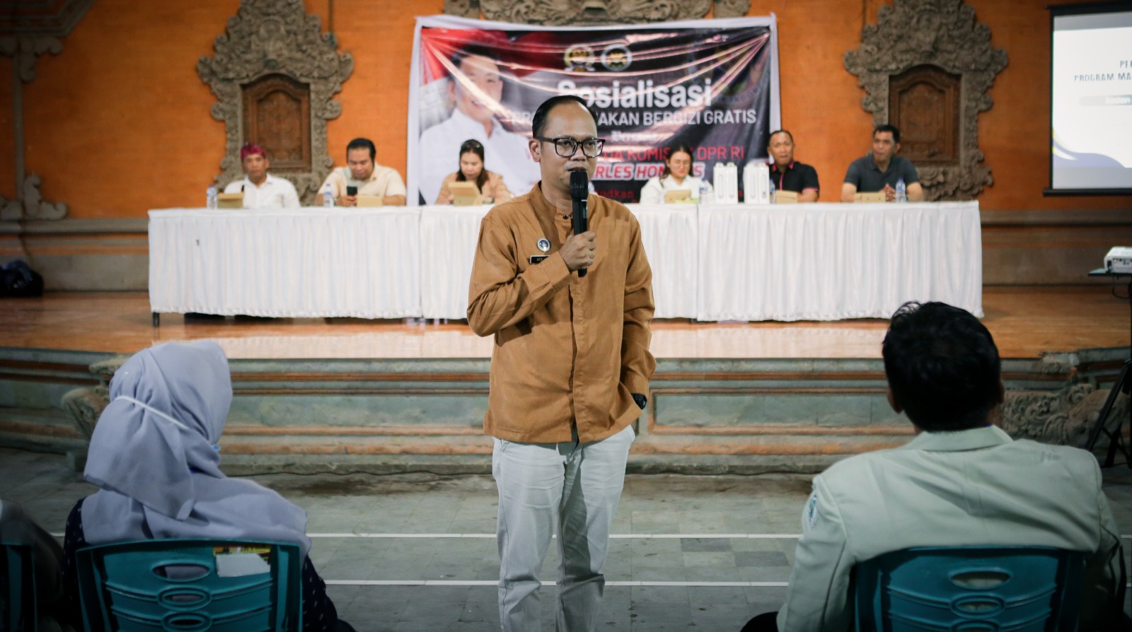 Warga Desa Adat Penguyangan Antusias Sambut Program MBG