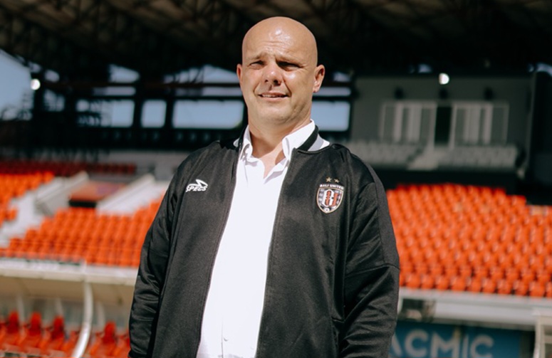 BREAKING NEWS: Johnny Jansen Resmi Jadi Pelatih Bali United di Liga 1 Musim 2025/26