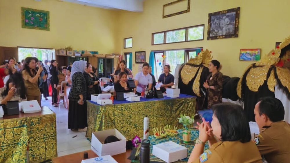 GOW Bangli Salurkan Bantuan Sosial bagi Lansia dan Penyandang Disabilitas di Pesraman Gurukula