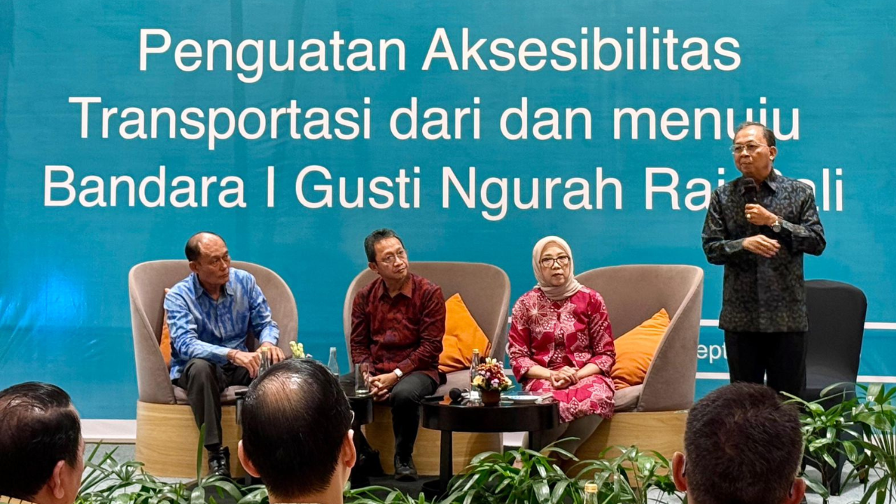 Gubernur Wayan Koster Permudah Aksesibilitas Transportasi Bandara Ngurah Rai Bali 