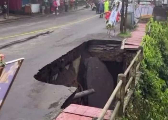 Jembatan di Jalan Raya Ubud Jebol, BPBD Gianyar Ungkap Tanda Longsor Sudah Terjadi Sebulan Lalu