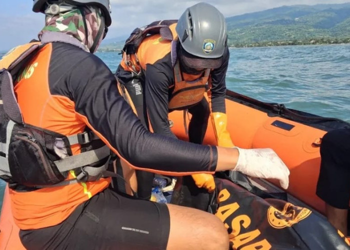 Operasi SAR Buleleng Hari Ketiga: Korban Banjir Bandang Desa Banjar Ditemukan di Perairan Dencarik