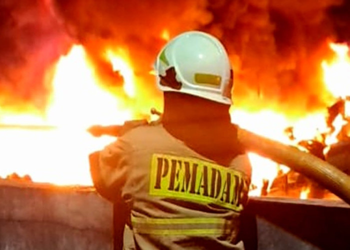 Apes! Gegara Lupa Matikan Dupa, Rumah Warga di Karangasem Terbakar